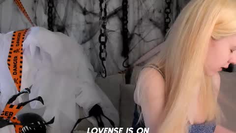 Eliz online show from November 2, 1:42 am