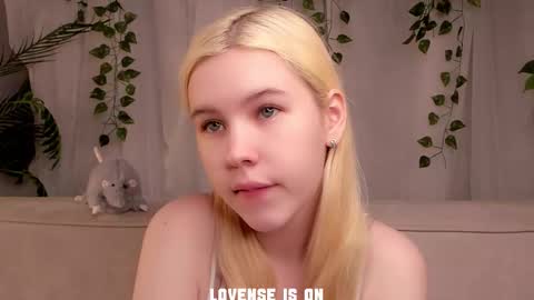 Eliz online show from November 13, 1:04 am