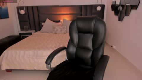 Bianca Pierce online show from September 25, 1:10 pm