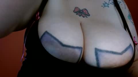 Snapshot of bianka_star_ chatting on October 22, 2:11 pm bianca online show from October 22, 2:11 pm