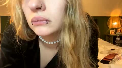 Ellie  online show from March 4, 1:12 am