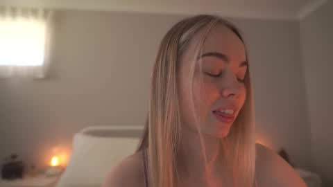 Snapshot of bibi_it_is chatting on October 11, 1:43 am Bibi online show from October 11, 1:43 am