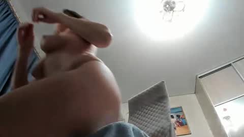 mom online show from April 28, 2:09 am