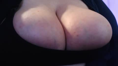 bigbittiesandfun online show from April 23, 11:40 pm