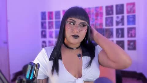Snapshot of bigboobs_cloe chatting on October 2, 5:18 pm bigboobs cloe online show from October 2, 5:18 pm