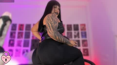 Snapshot of bigboobs_cloe chatting on October 19, 4:58 am bigboobs cloe online show from October 19, 4:58 am