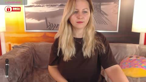 Snapshot of bigboobsarri chatting on January 29, 2:53 pm BigBoobsArri online show from January 29, 2:53 pm