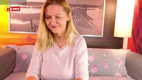 Snapshot of bigboobsarri chatting on October 2, 10:09 am BigBoobsArri online show from October 2, 10:09 am