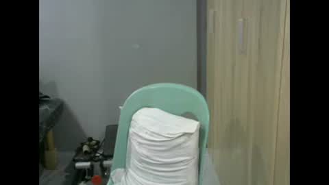 Snapshot of bigboobslyn chatting on September 17, 10:35 am bigboobslyn online show from September 17, 10:35 am