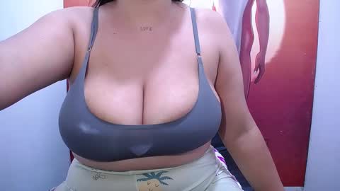 Snapshot of bigg_boobs_xxx chatting on February 28, 9:33 pm Sunny online show from February 28, 9:33 pm