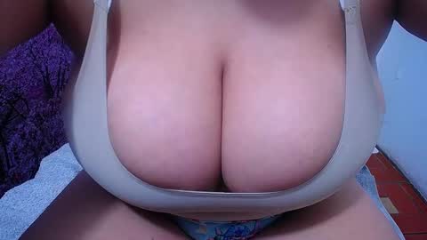 Snapshot of bigg_boobs_xxx chatting on September 26, 7:06 am Sunny online show from September 26, 7:06 am