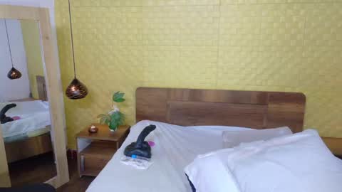 bigroundbooty_ online show from April 22, 9:23 pm