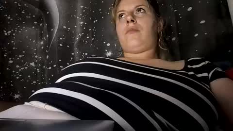 bigtitslala online show from November 9, 9:55 pm