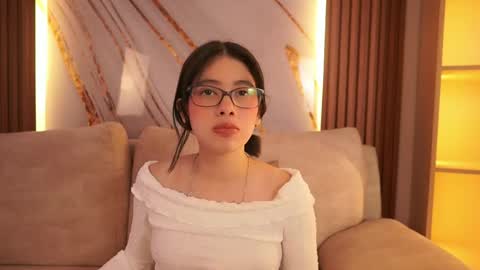 billiebrownn online show from April 28, 2:27 am