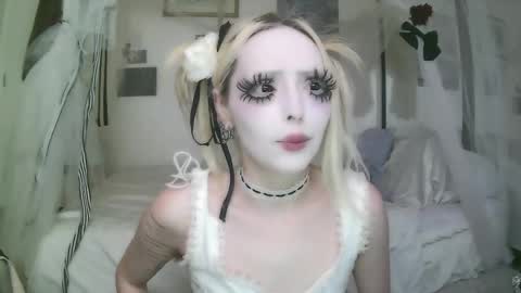 vampire fang  online show from March 18, 6:57 pm