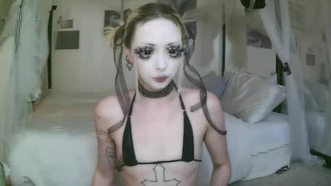 vampire fang  online show from April 29, 6:13 pm