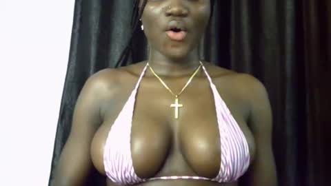 Snapshot of black_ebonyqueen chatting on September 21, 6:39 pm Esthy online show from September 21, 6:39 pm