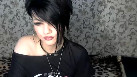 Snapshot of black_hot_01 chatting on September 24, 4:11 am black_hot_01 online show from September 24, 4:11 am