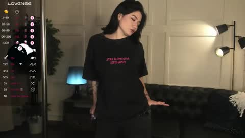 Snapshot of black_pant3r chatting on October 3, 3:11 am Mon Mon online show from October 3, 3:11 am