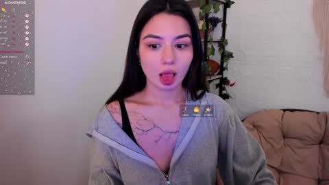 Snapshot of black_pant3r chatting on January 4, 8:28 am Mon Mon online show from January 4, 8:28 am