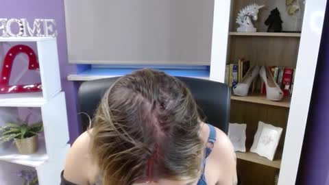 Z O E Y online show from November 21, 6:37 am