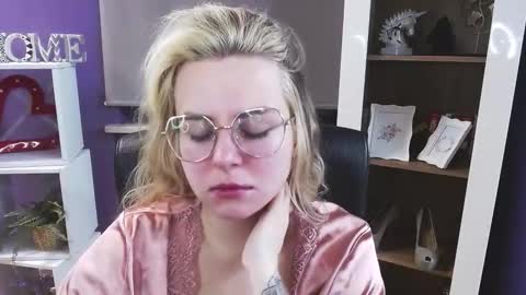 Z O E Y online show from February 10, 5:54 am