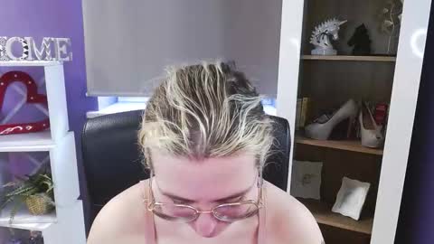 Z O E Y online show from March 5, 7:37 am