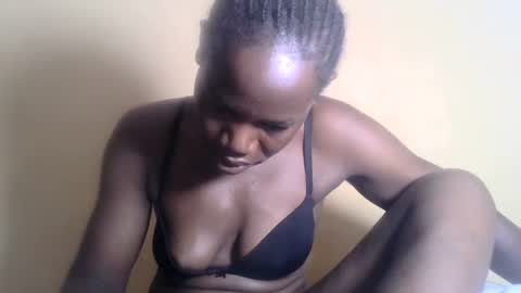 Snapshot of blacksexygal chatting on February 12, 2:44 pm SARAH online show from February 12, 2:44 pm