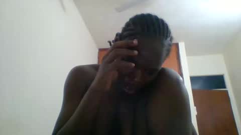 Snapshot of blacksexygal chatting on September 18, 2:21 am SARAH online show from September 18, 2:21 am