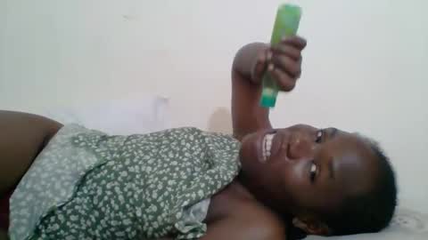 Snapshot of blacksexygal chatting on September 22, 5:28 am SARAH online show from September 22, 5:28 am