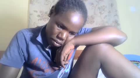 Snapshot of blacksexygal chatting on February 19, 8:20 pm SARAH online show from February 19, 8:20 pm