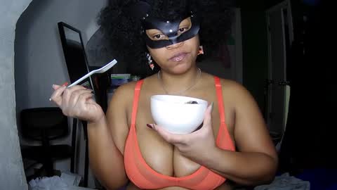 Queen Siren online show from December 7, 12:08 am