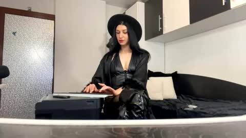 Snapshot of blazeamanda chatting on September 24, 4:33 am Goddess Blaze online show from September 24, 4:33 am