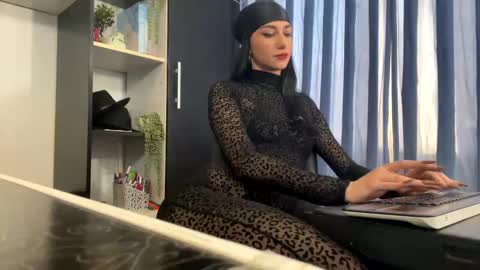 Snapshot of blazeamanda chatting on October 16, 2:20 pm Goddess Blaze online show from October 16, 2:20 pm
