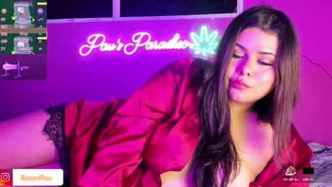 Pau online show from December 16, 1:00 am