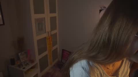 Snapshot of blissence chatting on September 23, 3:43 pm LiLy online show from September 23, 3:43 pm