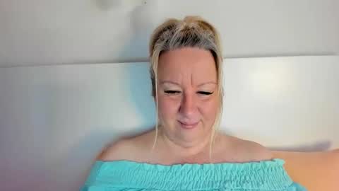 Nicole online show from November 14, 10:15 am