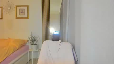 Snapshot of blonde_angel20 chatting on February 9, 4:07 pm Nicole online show from February 9, 4:07 pm