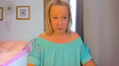 Snapshot of blonde_angel20 chatting on February 13, 8:06 am Nicole online show from February 13, 8:06 am