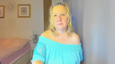 Snapshot of blonde_angel20 chatting on January 17, 7:38 pm Nicole online show from January 17, 7:38 pm