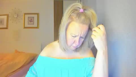 Snapshot of blonde_angel20 chatting on February 4, 5:23 pm Nicole online show from February 4, 5:23 pm