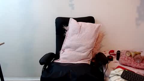 blonde_squirt_ online show from December 28, 11:16 pm