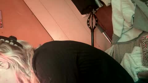 Snapshot of blondebellaaa3 chatting on March 4, 3:11 am Gia online show from March 4, 3:11 am