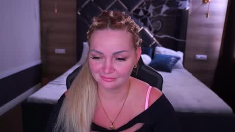 Snapshot of blondeviva chatting on September 29, 7:46 am Blonde online show from September 29, 7:46 am