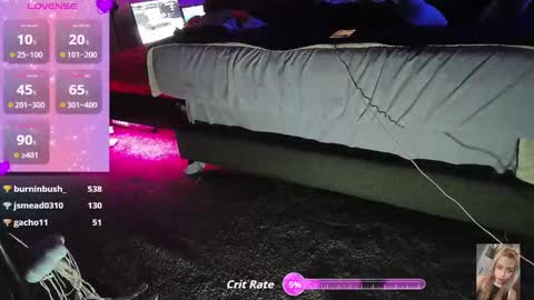 Snapshot of blondiebubblebooty chatting on October 7, 12:20 pm Bubbles online show from October 7, 12:20 pm