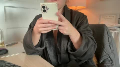 IM TRYNG online show from April 22, 9:56 pm