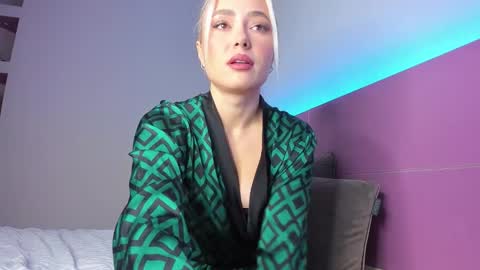 Anna online show from December 20, 1:26 pm