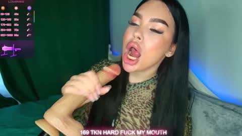 Snapshot of blowjob_queeny chatting on October 1, 7:02 am Welcome guysMy name KatePVT its Open online show from October 1, 7:02 am