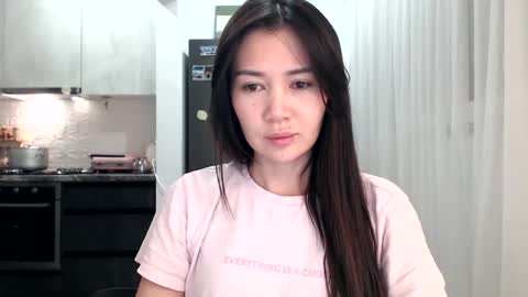 Liya online show from March 7, 6:04 pm