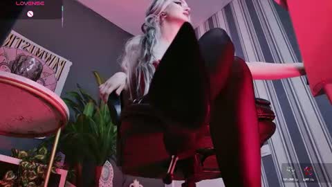 Your Mistress Bella online show from July 3, 10:05 pm